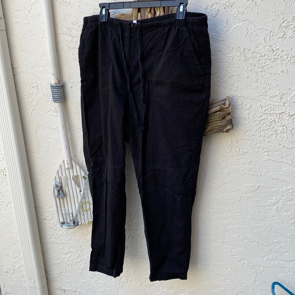 Eileen fisher black large lightweight cotton twill pants. Elastic waistband.